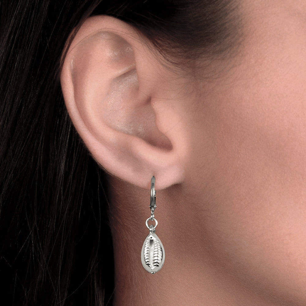 Brinco Prateado de Argolinha Com Búzios - Galeria